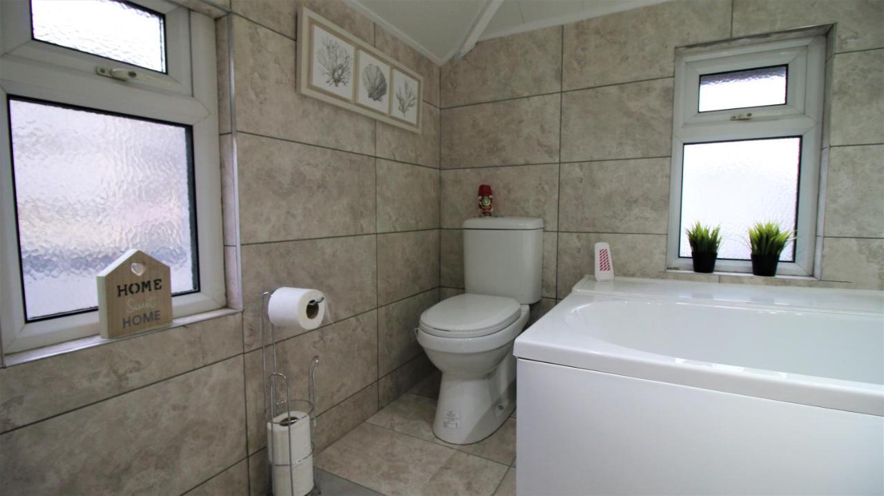 Free Local Parking - Fast Wifi - Sleeps 10 Guests By Property Promise Cardiff Exterior photo