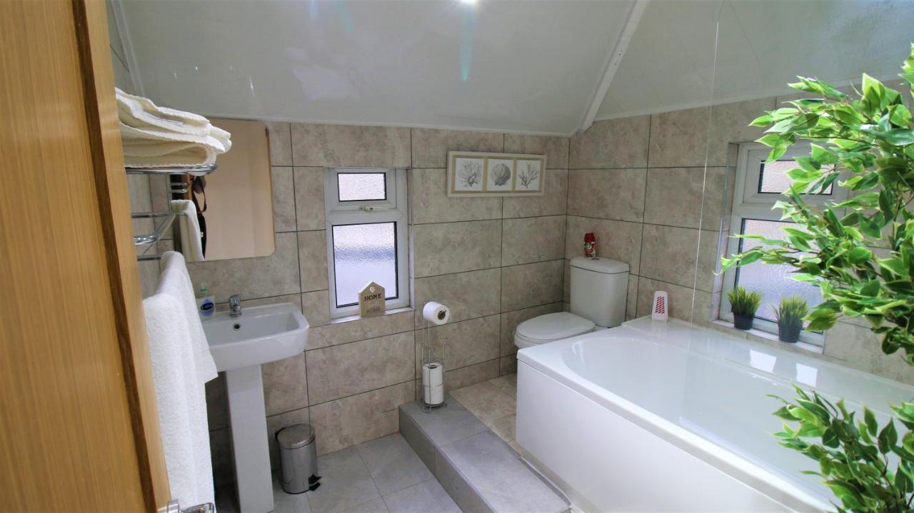 Free Local Parking - Fast Wifi - Sleeps 10 Guests By Property Promise Cardiff Exterior photo